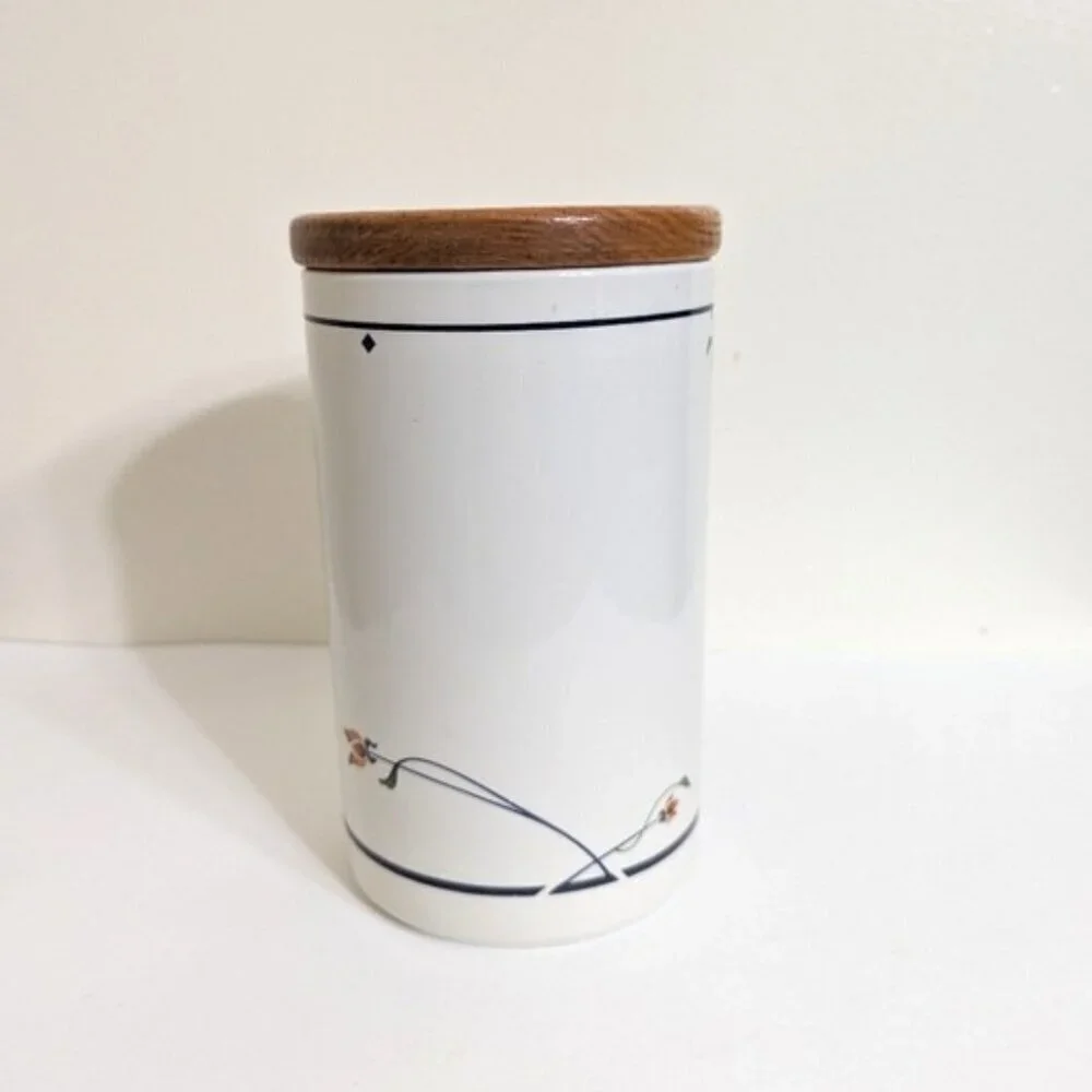 Gorham Ariana Large Ceramic Canister with Wooden Sealed‎ Lid